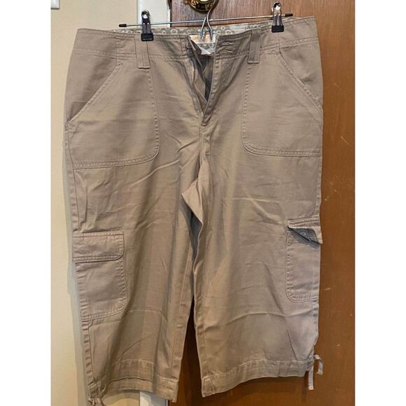 Lee Capri pants Size 16 medium color Tan - Picture 1 of 3